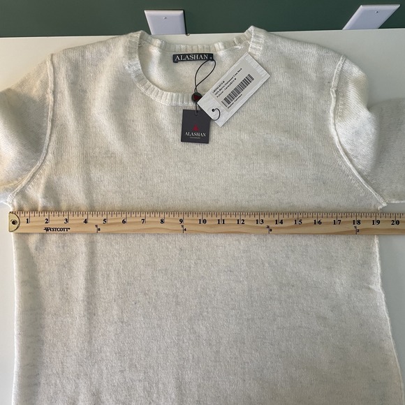 NWT Alashan 100% Merino Wool Distressed Crewneck Sweater Ivory Sz M Quiet Luxury - Picture 10 of 11